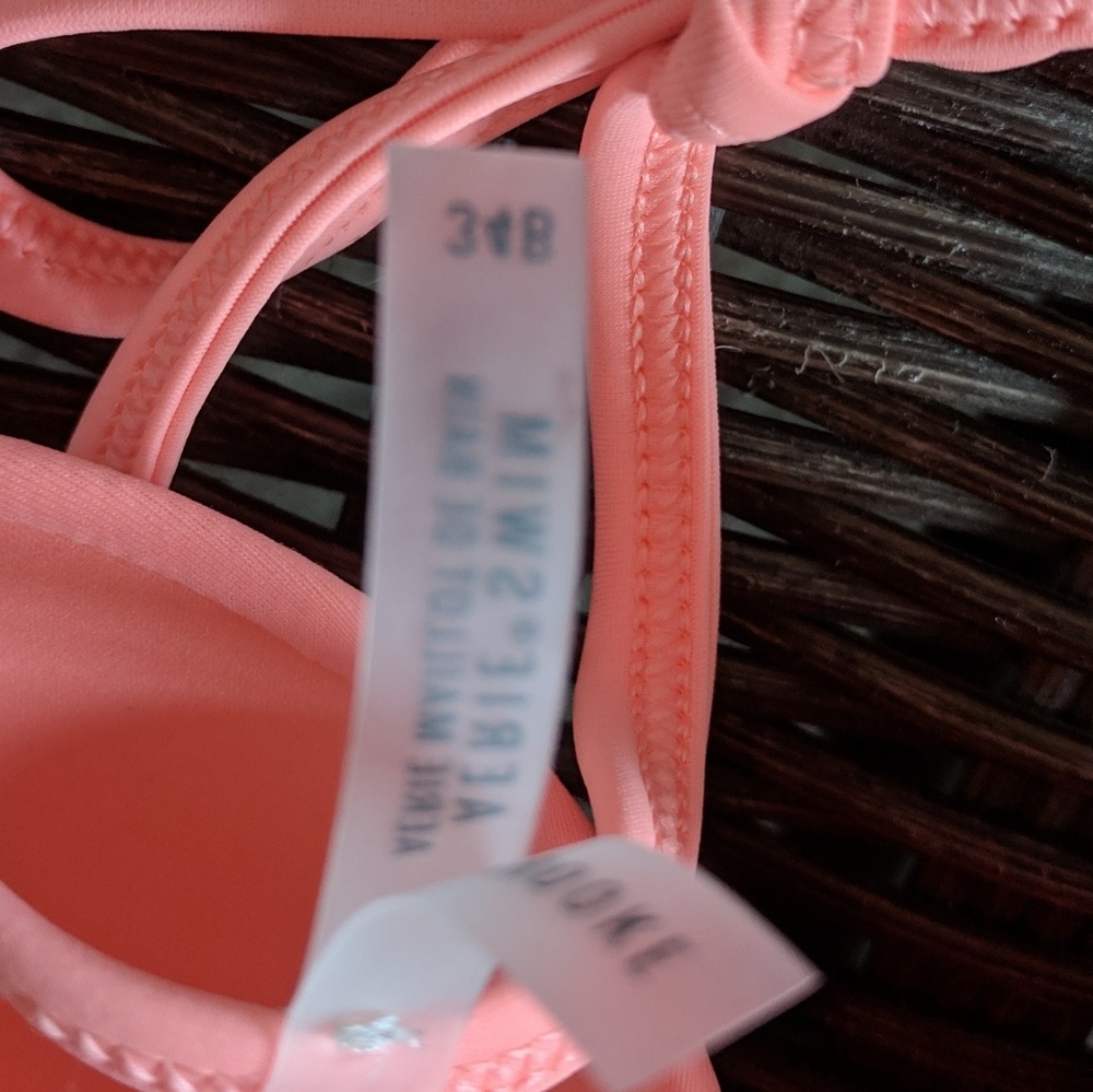 Aeri Bikini - Picture 2 of 6